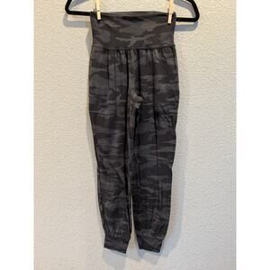 Athleta Salutation High Rise Jogger‎ Camo XXS
